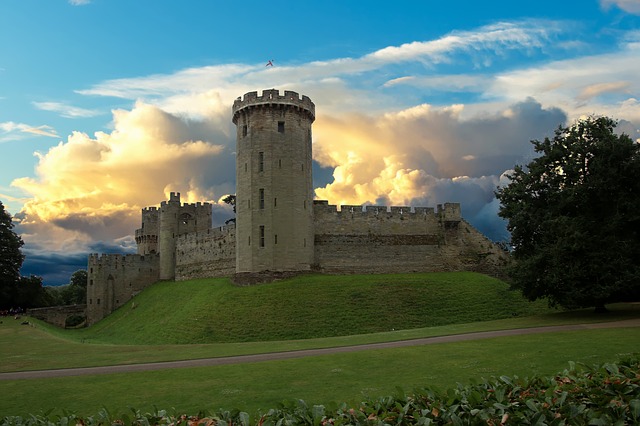 warwick-castle-2484196_640 (1)